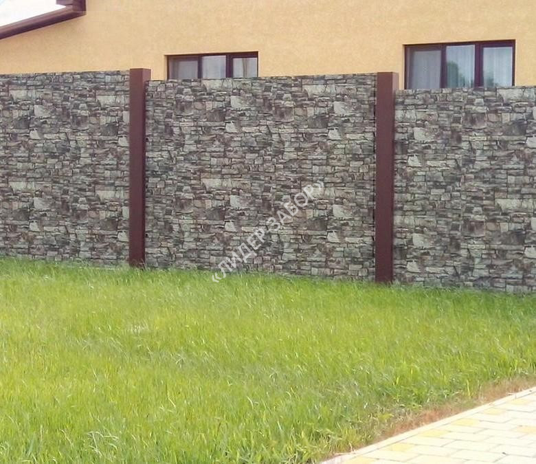 Купить Забор из профнастила под камень на металлических опорах