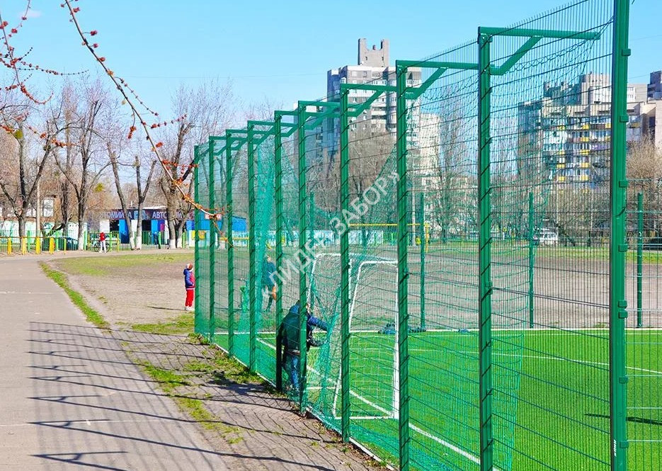 Купить Ограждение спортивной площадки высотой 4 метра